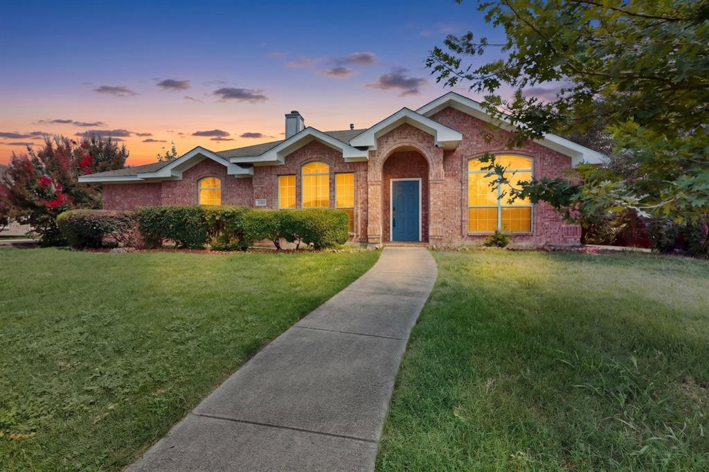 320 Elizabeth Trail Murphy, TX 75094 - Photo 3 of 36