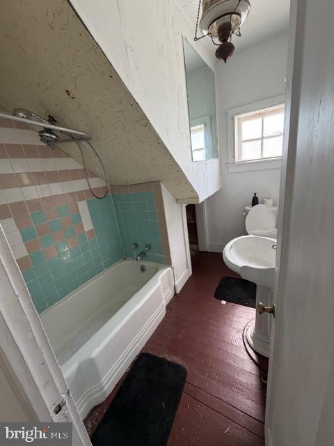 718 Woodlane Road Beverly, NJ 08010 - Photo 15 of 22 a bathroom with a sink a toilet and bathtub