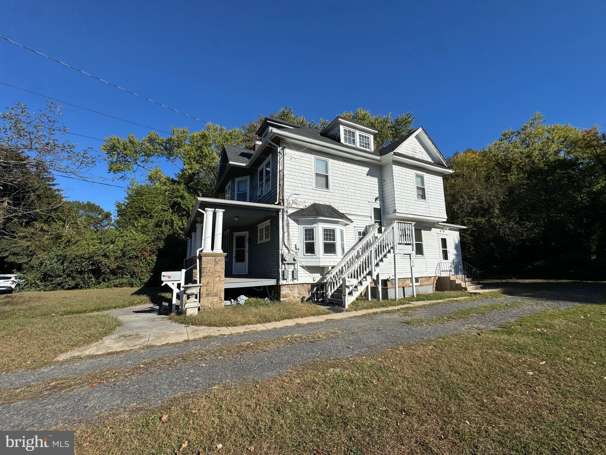718 Woodlane Road Beverly, NJ 08010 - Photo 6 of 22 a view of a house with a yard