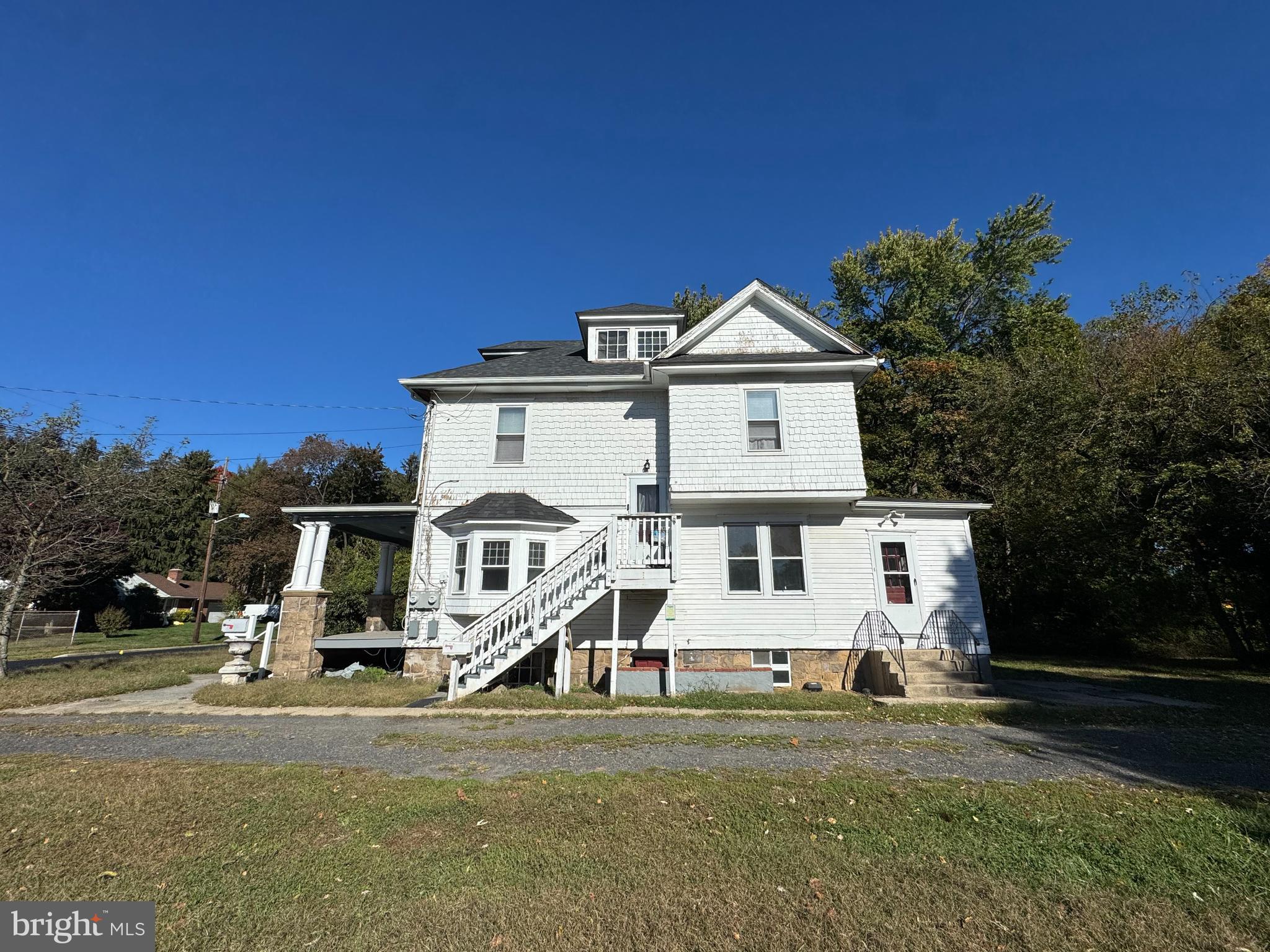 718 Woodlane Road Beverly, NJ 08010 - Photo 7 of 22 a front view of a house with a yard