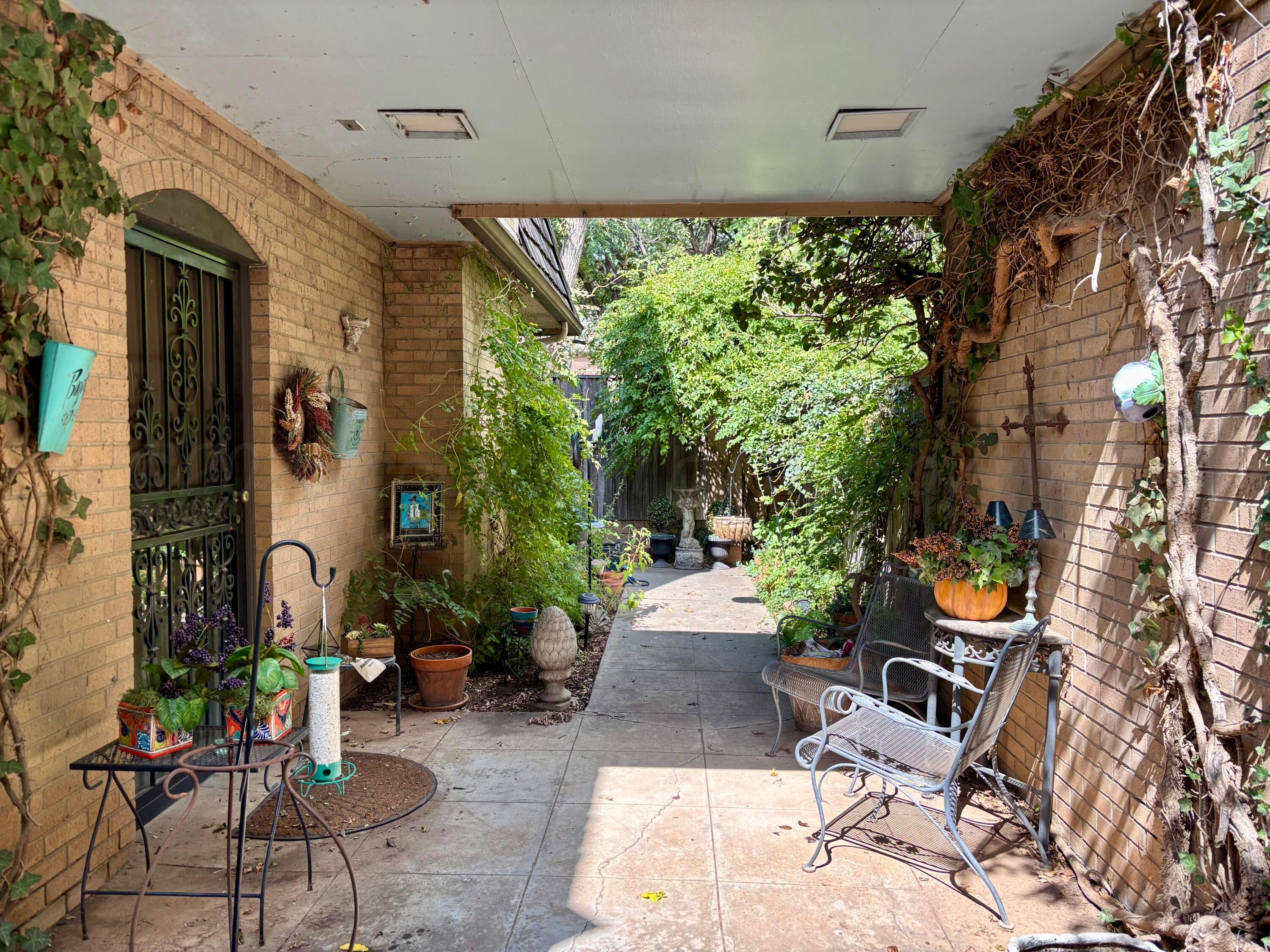 1615 South Bryan Street, Unit 9 Amarillo, TX 79102 - Photo 2 of 4 Courtyard/Patio