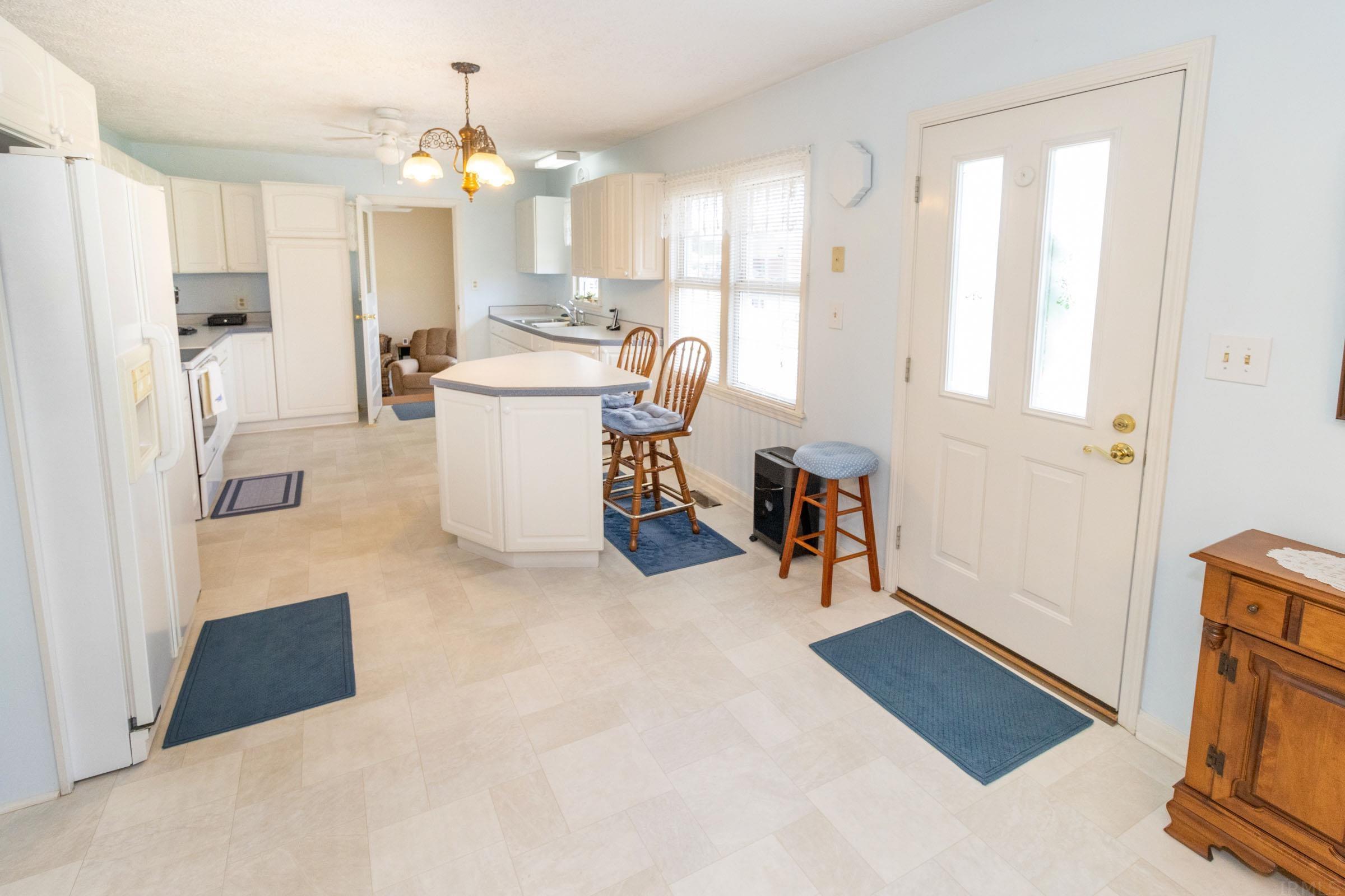 823 West Mill Road Evansville, IN 47710 - Photo 5 of 23 Gallery Image 5