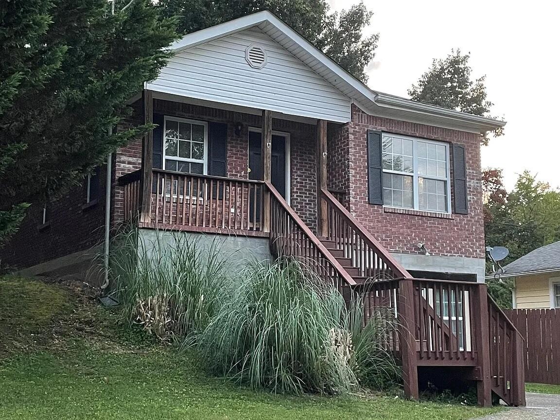 322 Signal Drive Rossville, GA 30741 - Photo 1 of 17 a house view with a garden space