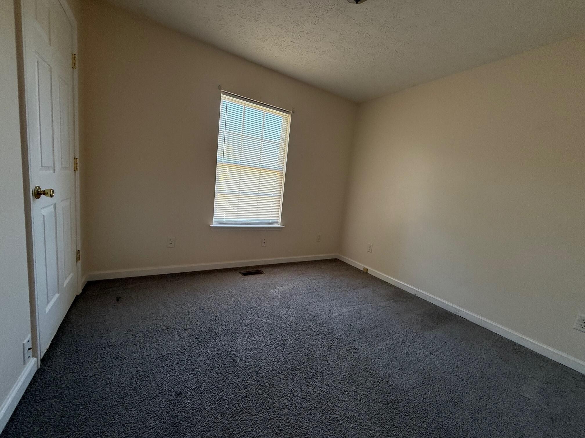 322 Signal Drive Rossville, GA 30741 - Photo 15 of 17 an empty room with a window