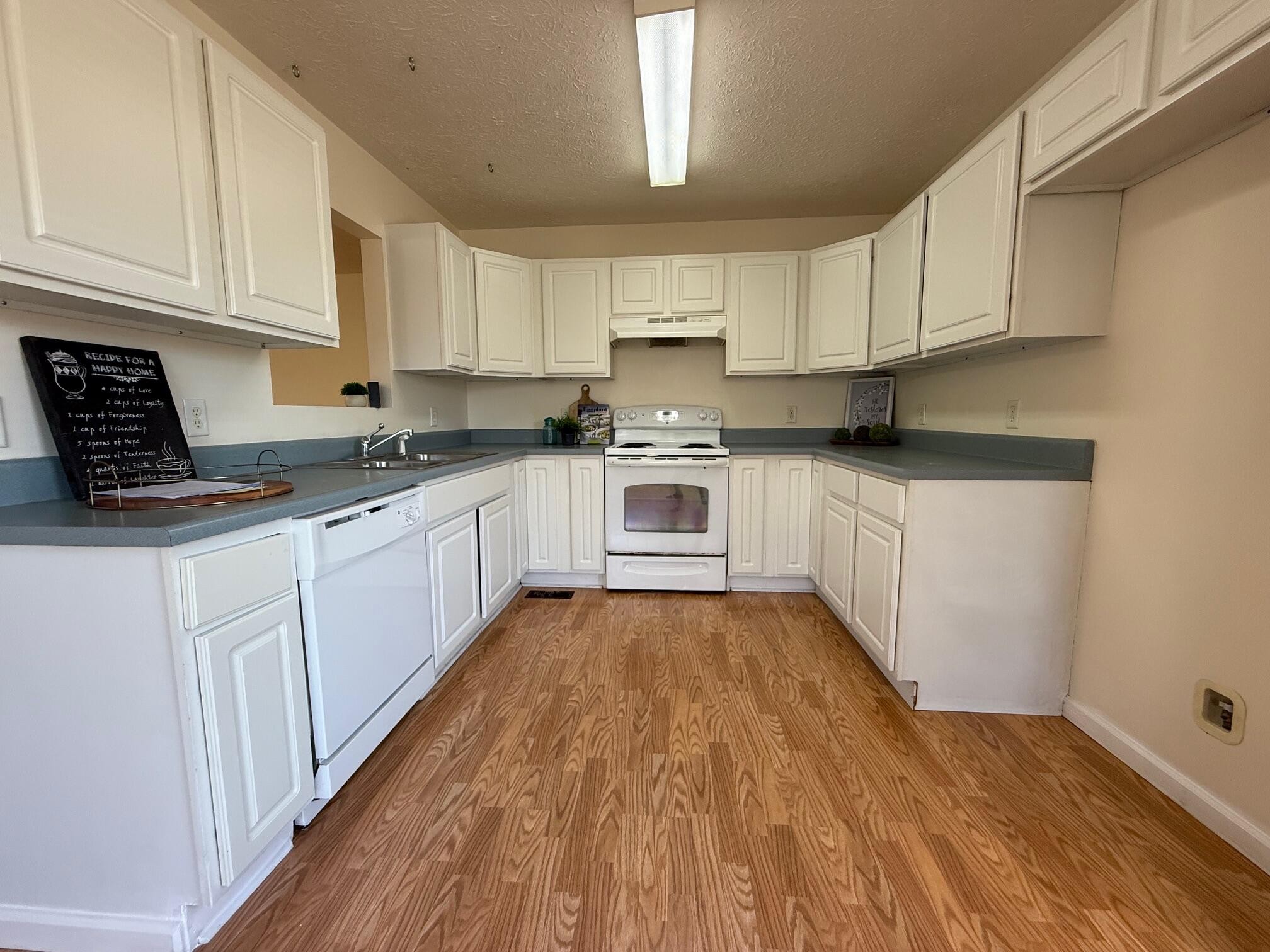 322 Signal Drive Rossville, GA 30741 - Photo 3 of 17 a kitchen with cabinets a sink and appliances