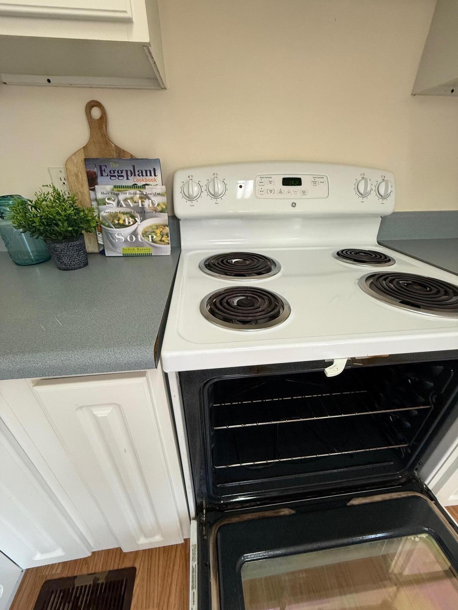 322 Signal Drive Rossville, GA 30741 - Photo 4 of 17 a stove top oven sitting inside of a kitchen