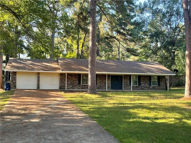 $2,100 | 605 Holiday Circle, Pineville, LA 71360