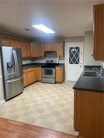 $2,100 | 605 Holiday Circle, Pineville, LA 71360