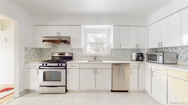 $1,350,000 | 157-11 Cryders Lane | Beechhurst
