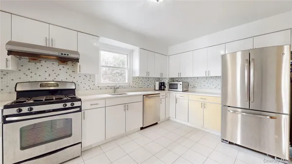 $1,350,000 | 157-11 Cryders Lane | Beechhurst