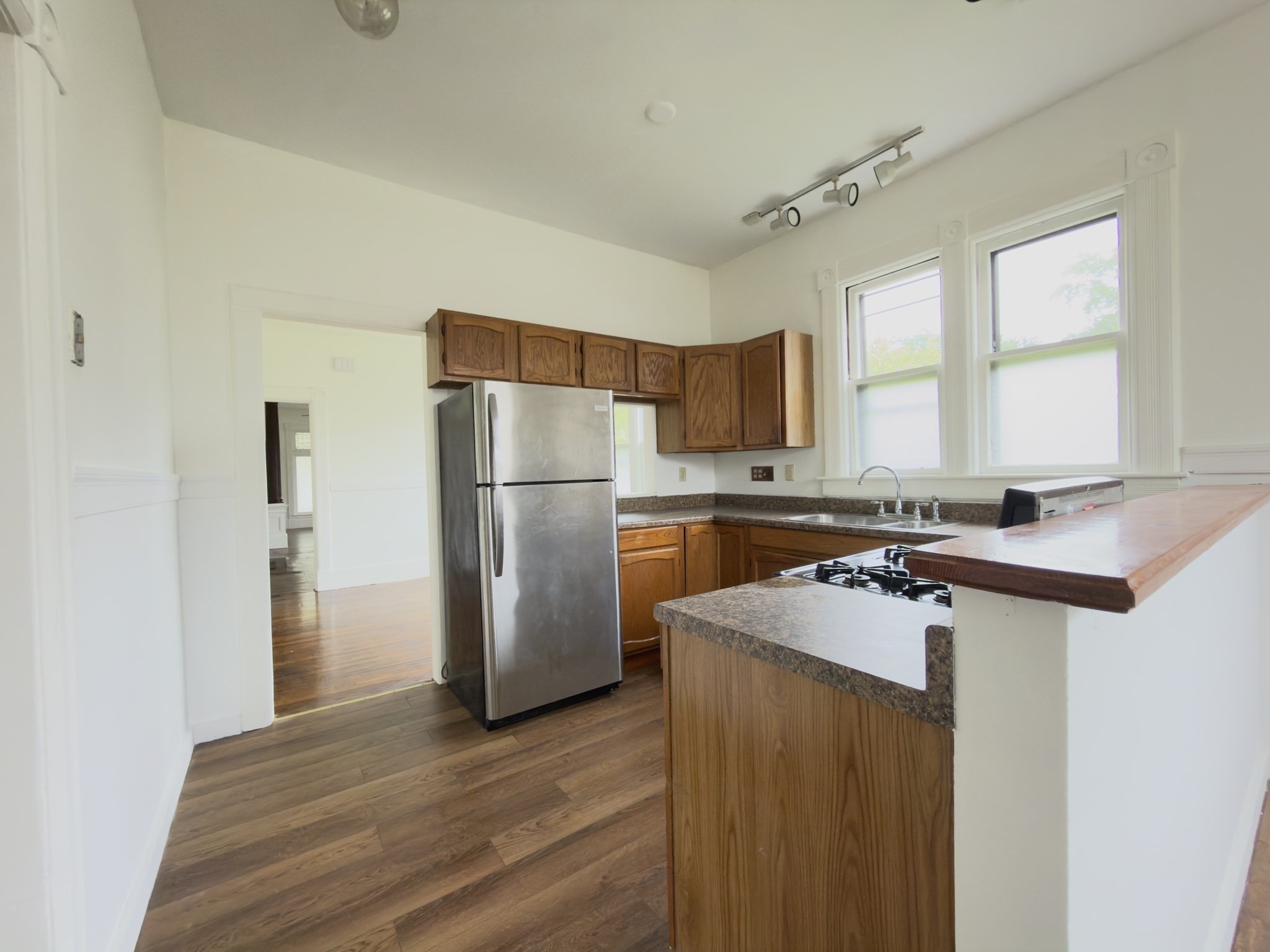 142 Thompson Street, Unit 1 Springfield, MA 01109 - Photo 12 of 15 Gallery Image 12