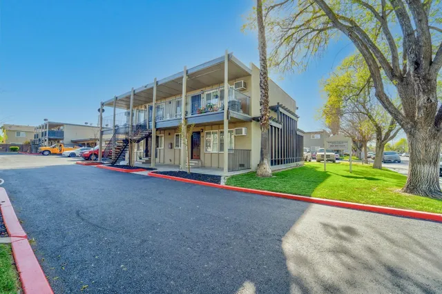 $2,700,000 | 233 West I Street, Los Banos, CA 93635