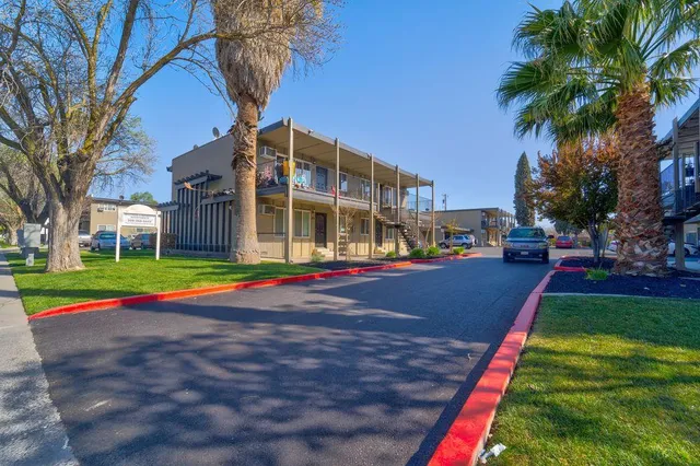 a view of a back yard of the house