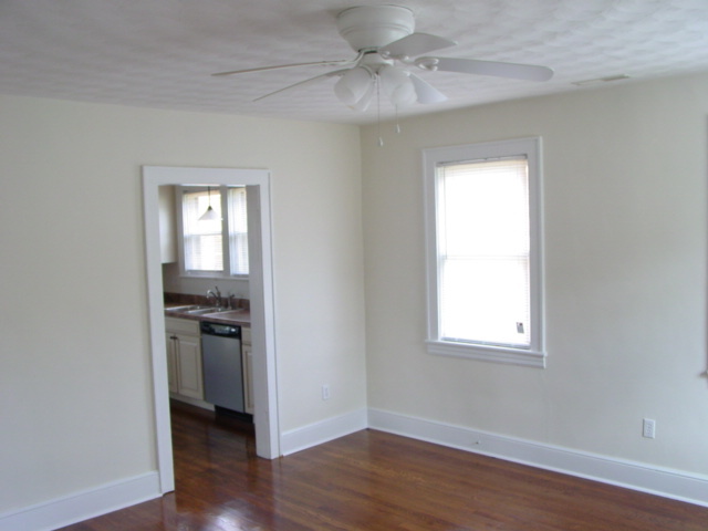 1102 Liberty Road Northeast Roanoke, VA 24012 - Photo 3 of 21 Living Room