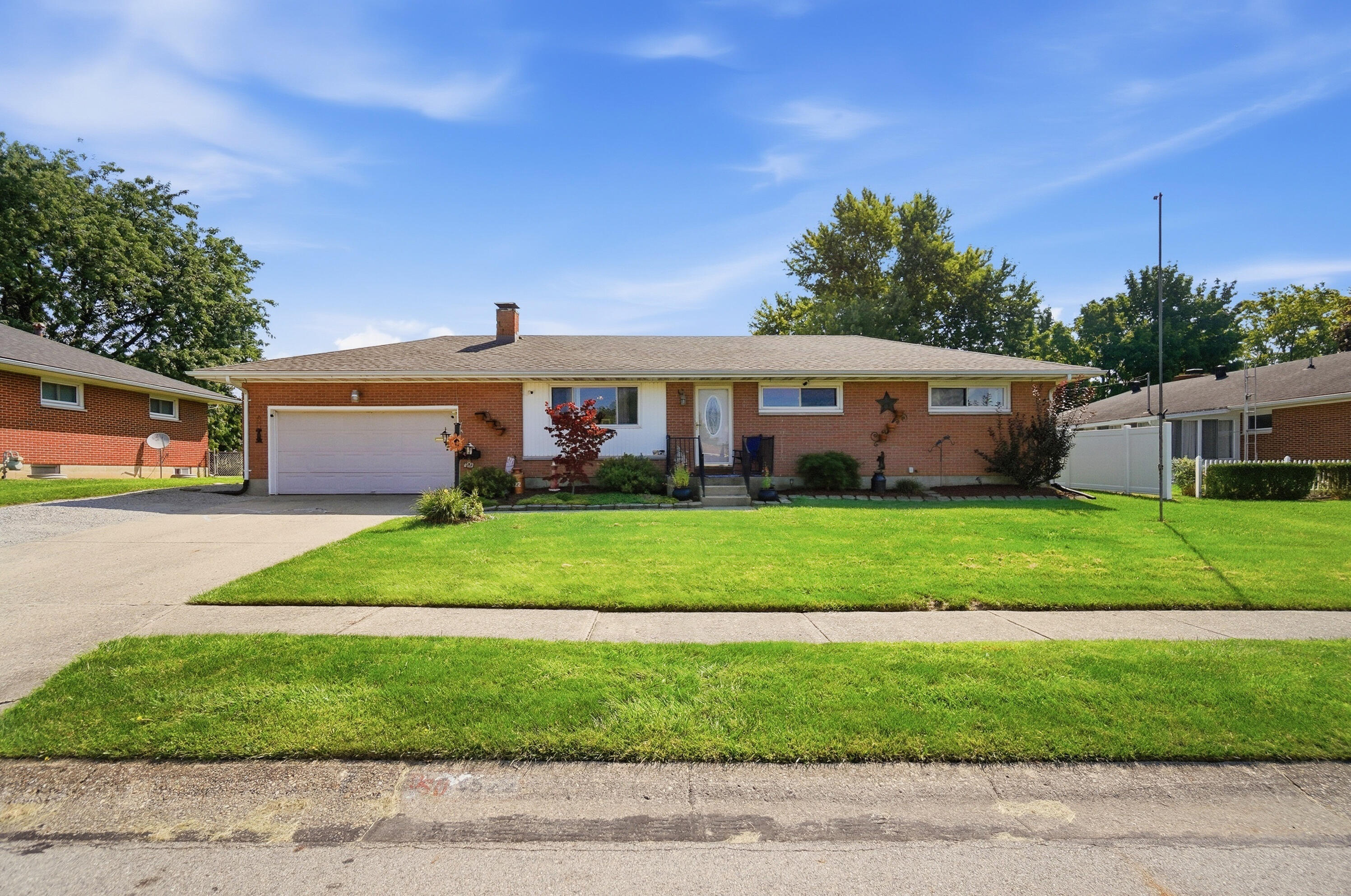 4522 Laredo Street Springfield, OH 45503 - Photo 3 of 63 002