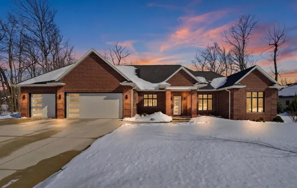 $859,900 | 945 Woodcrest Heights Drive, Menasha, WI 54952