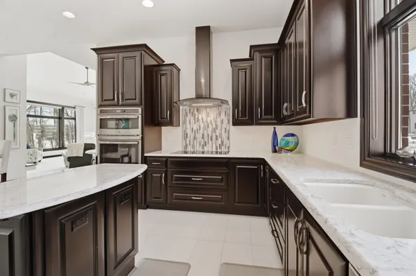 $859,900 | 945 Woodcrest Heights Drive, Menasha, WI 54952