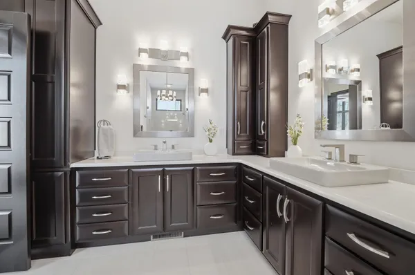 $859,900 | 945 Woodcrest Heights Drive, Menasha, WI 54952