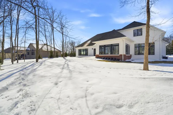 $859,900 | 945 Woodcrest Heights Drive, Menasha, WI 54952
