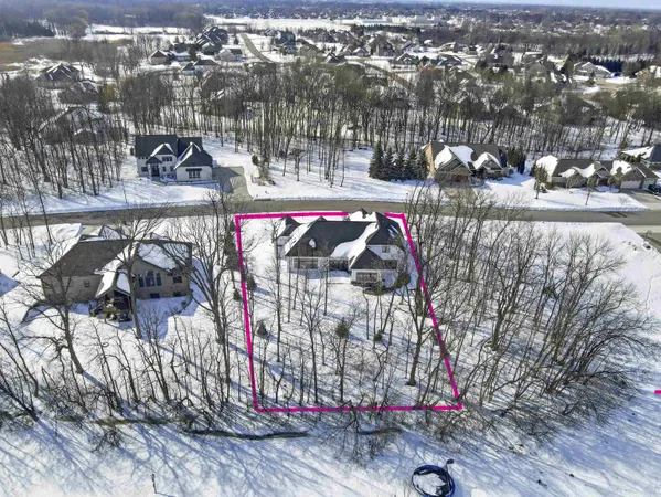 $859,900 | 945 Woodcrest Heights Drive, Menasha, WI 54952