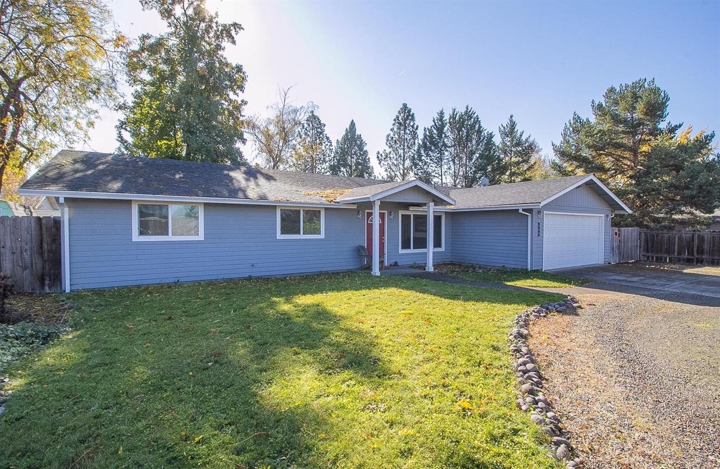 2800 Delta Waters Road Medford, OR 97504 - Photo 1 of 22 Front of home with circular drive for ea