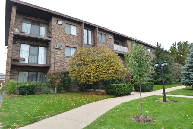 8251 South Roberts Road, Unit 1D Bridgeview, IL 60455 - Photo 1 of 18