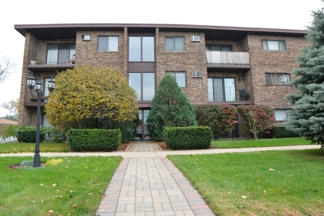 8251 South Roberts Road, Unit 1D Bridgeview, IL 60455 - Photo 2 of 18