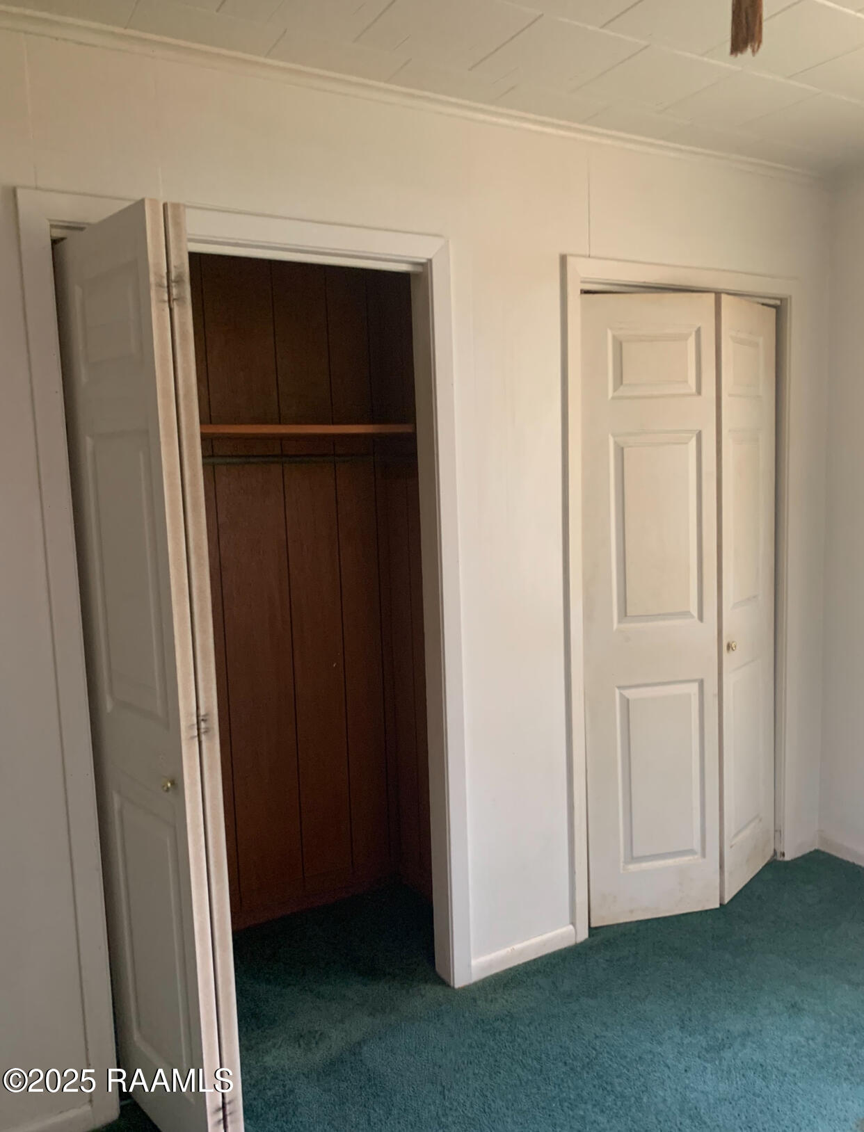 6607 Gondron Road New Iberia, LA 70563 - Photo 24 of 28 Guest Room Closets