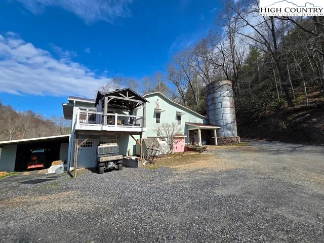 a view of a car in front of house