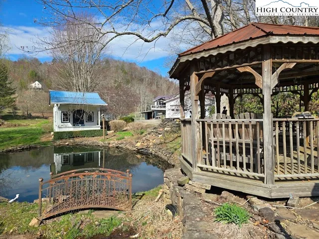 a view of a chair and table in the backyard