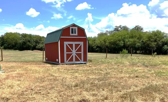 $218,000 | 487 Us Highway North, Yoakum, TX 77995