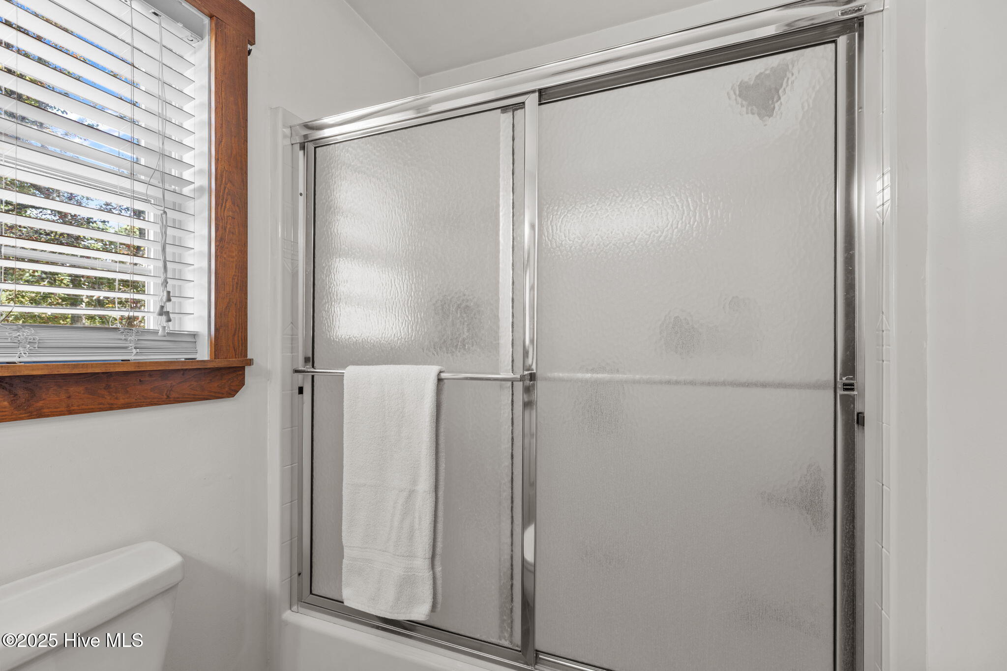 295 Old Winberry Road Newport, NC 28570 - Photo 29 of 52 2nd bathroom