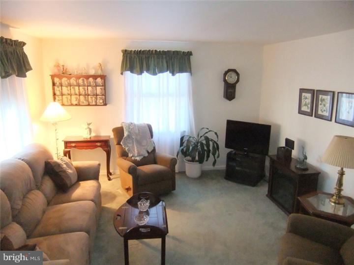 327 Lynn Road Springfield, PA 19064 - Photo 2 of 24