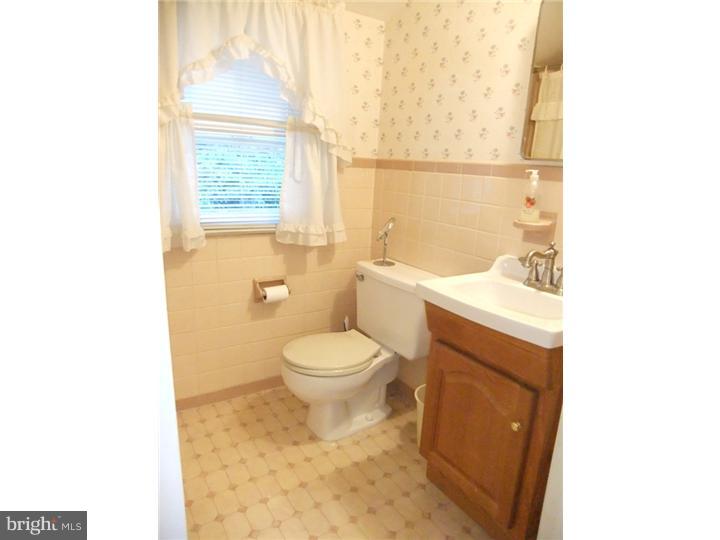 327 Lynn Road Springfield, PA 19064 - Photo 16 of 24