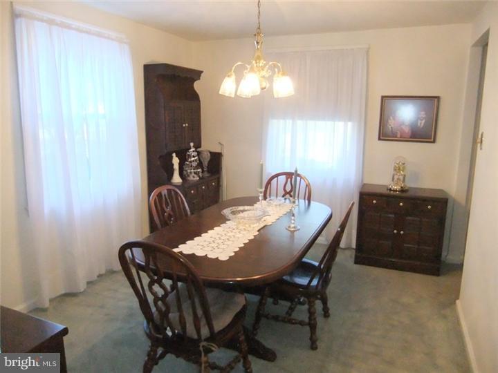 327 Lynn Road Springfield, PA 19064 - Photo 4 of 24