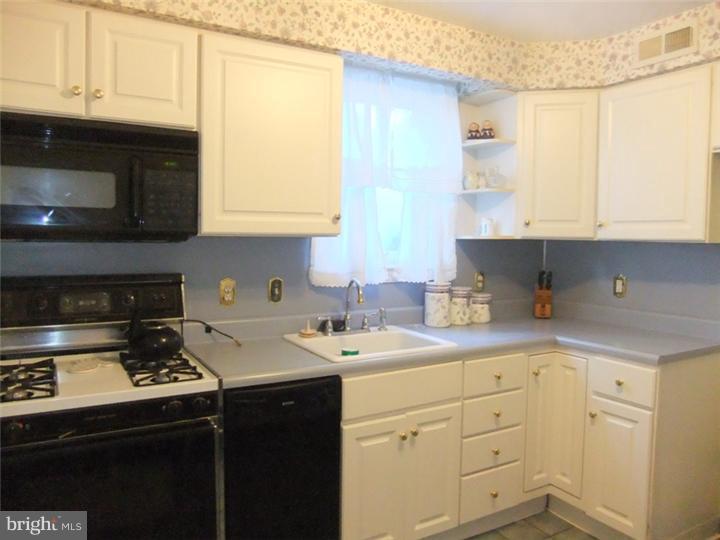 327 Lynn Road Springfield, PA 19064 - Photo 5 of 24