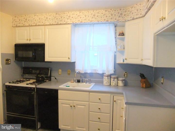 327 Lynn Road Springfield, PA 19064 - Photo 6 of 24