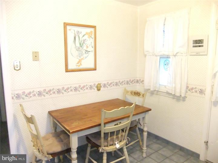 327 Lynn Road Springfield, PA 19064 - Photo 8 of 24