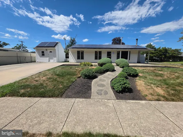 $385,000 | 1 Mistletoe Lane, Levittown, PA 19054