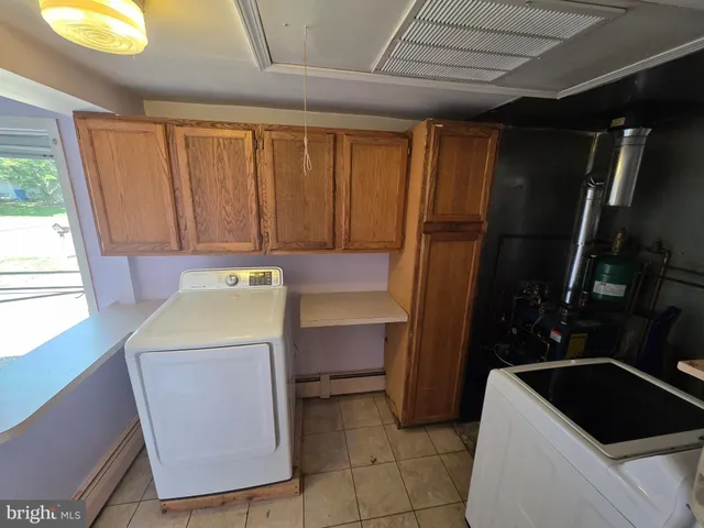 $385,000 | 1 Mistletoe Lane, Levittown, PA 19054