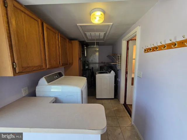 $385,000 | 1 Mistletoe Lane, Levittown, PA 19054