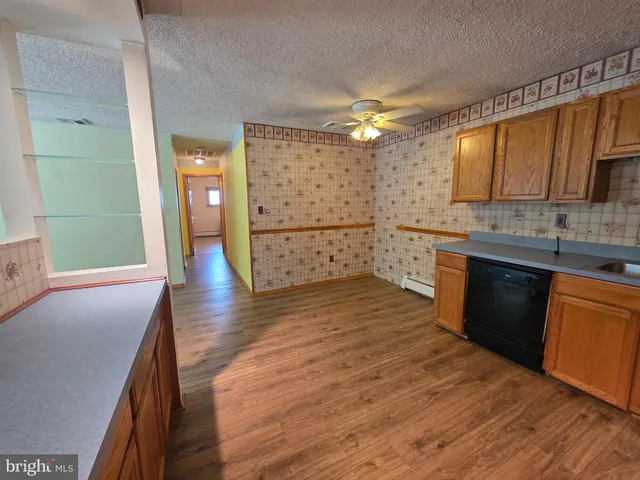 $385,000 | 1 Mistletoe Lane, Levittown, PA 19054