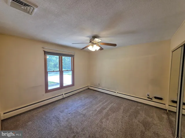 $385,000 | 1 Mistletoe Lane, Levittown, PA 19054