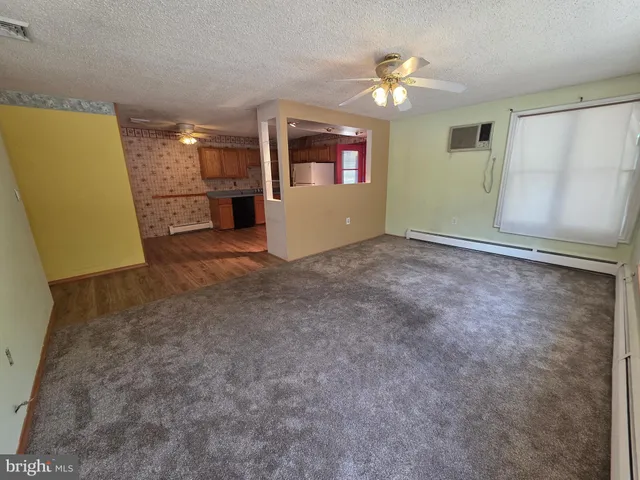 $385,000 | 1 Mistletoe Lane, Levittown, PA 19054