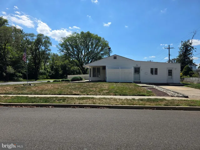 $385,000 | 1 Mistletoe Lane, Levittown, PA 19054