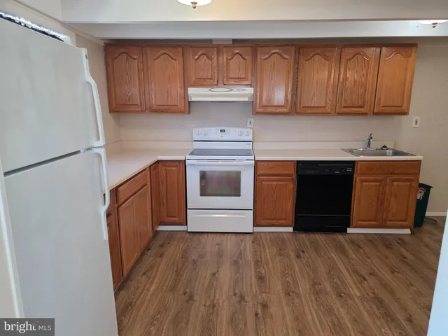 $385,000 | 1 Mistletoe Lane, Levittown, PA 19054