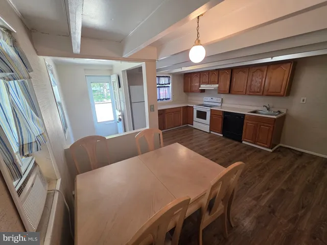 $385,000 | 1 Mistletoe Lane, Levittown, PA 19054