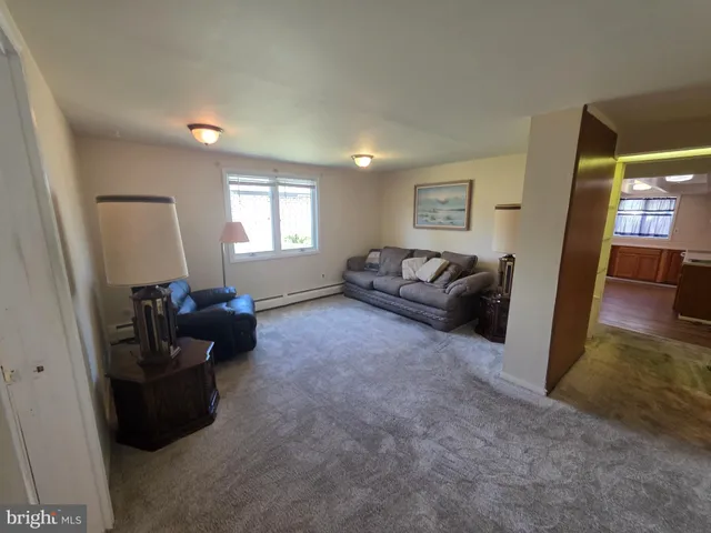 $385,000 | 1 Mistletoe Lane, Levittown, PA 19054