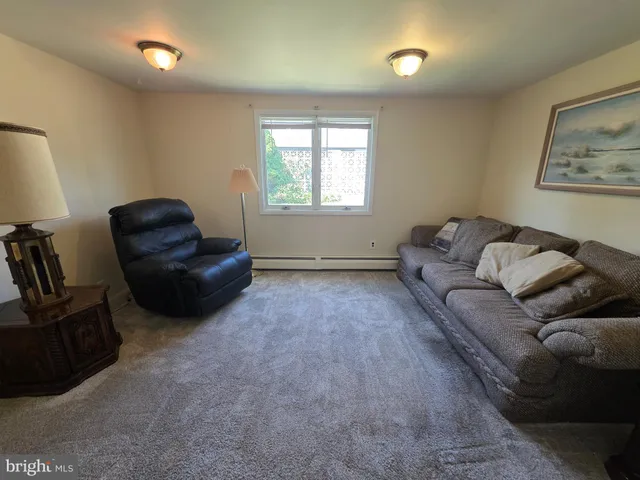 $385,000 | 1 Mistletoe Lane, Levittown, PA 19054