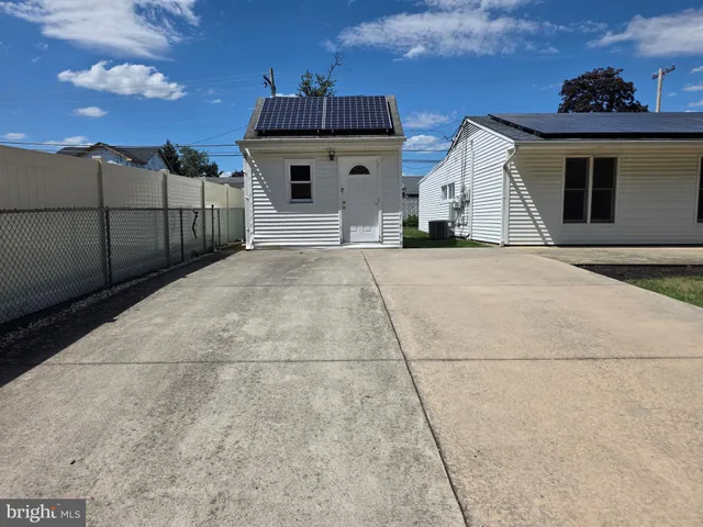 $385,000 | 1 Mistletoe Lane, Levittown, PA 19054